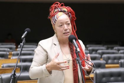 Câmara aprova substitutivo que impõe sanções a organizadores por discriminação em eventos esportivos e prevê medidas educativas