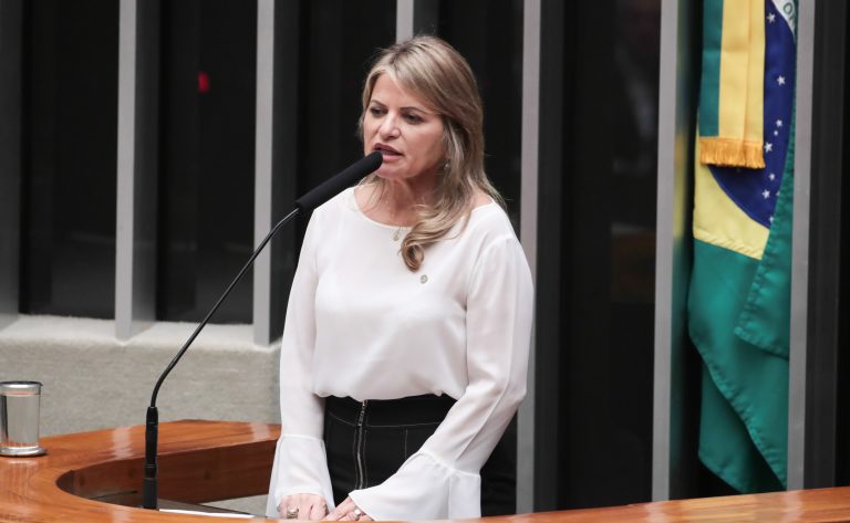 Projeto aprovado em comissão permite uso do FGTS do agressor para indenizar vítimas de violência doméstica