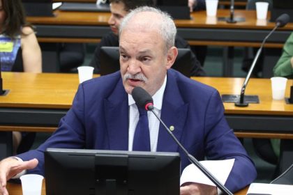 Câmara aprova substitutivo que cria PRONID-Jovem para inclusão digital de jovens com deficiência