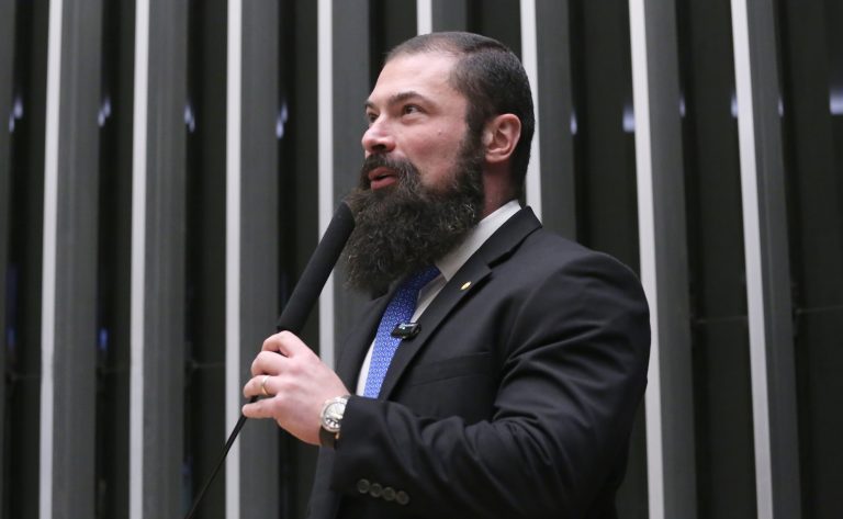 Câmara aprova parcelamento setor de armas e munições com descontos e prazos ampliados