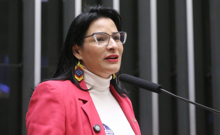 Comissão aprova projeto que permite divórcio póstumo a vítimas de feminicídio e altera registro de óbito
