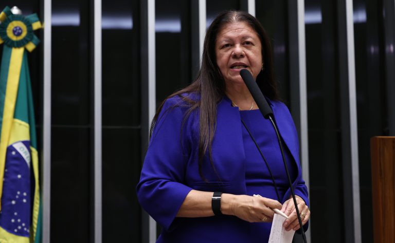 Câmara aprova programa Ler desde o Berço para distribuir kits de livros a crianças de 0 a 6 anos