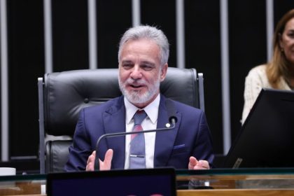Comissão da Câmara aprova regras para comercialização e uso de óculos inteligentes no trânsito e fora dele