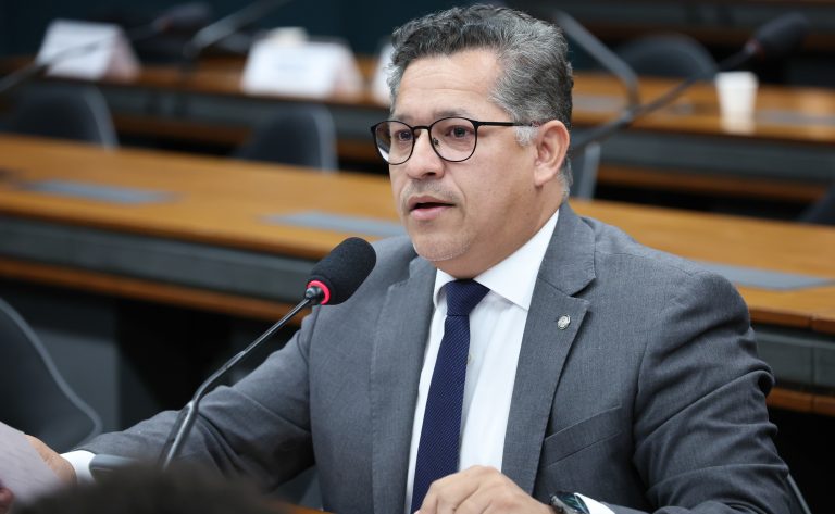 Câmara aprova em comissão projeto que cria política nacional de proteção aos pescadores artesanais e comunidades pesqueiras