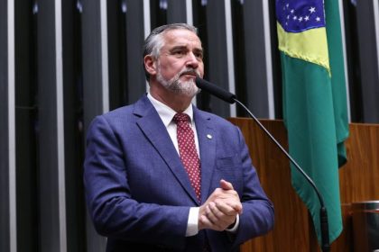 Câmara analisa projeto que cria benefício temporário para mulheres vítimas de violência doméstica por até 12 meses
