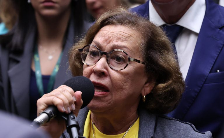 Lei determina que Voz do Brasil divulgue serviços de apoio a mulheres em minuto diário