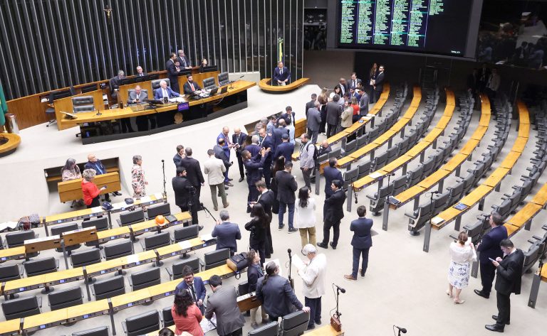 Câmara dos Deputados pode votar projetos de saúde sobre transtornos, epilepsia e hemoderivados na primeira semana de junho