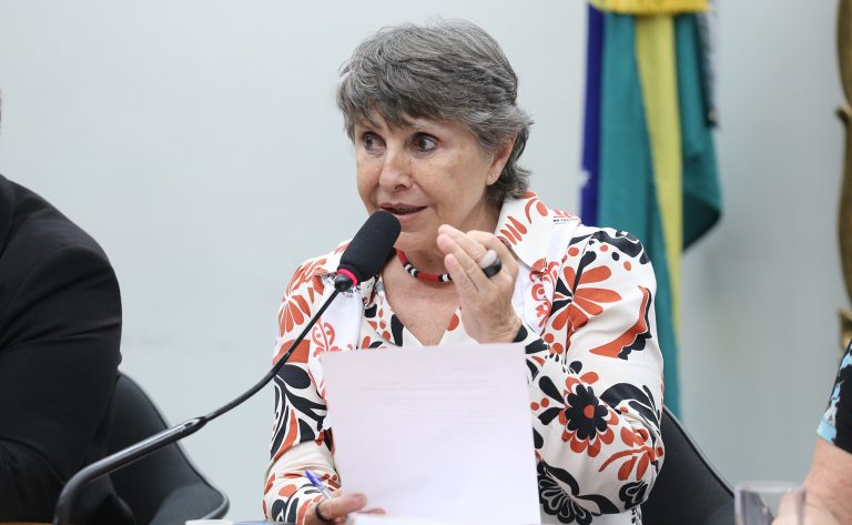 Câmara aprova autorização para incluir temporariamente mulheres afetadas por desastres no Programa de Saúde Menstrual