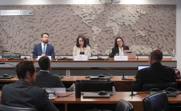 Debatedores no Congresso defendem atualização de regras para conter desinformacao nas eleicoes 2026