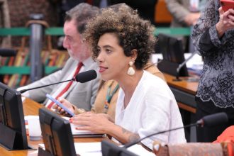 Câmara aprova em comissão projeto que permite moradia para mulheres vítimas de violência sem tempo mínimo de residência