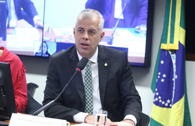 Câmara aprova projeto que cria crime de invasão de terras indígenas, quilombolas e ribeirinhas e prevê pena de reclusão