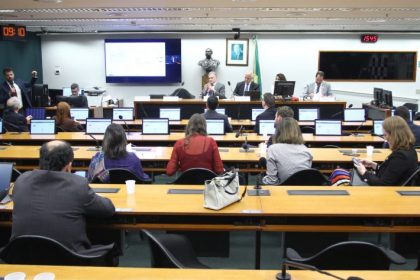 Audiência na Câmara aponta impacto do crime organizado e da informalidade sobre o PIB e o setor têxtil