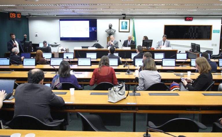 Audiência na Câmara aponta impacto do crime organizado e da informalidade sobre o PIB e o setor têxtil