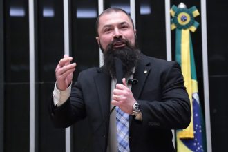 Câmara aprova em comissão proposta que permite uso do FGTS para compra de armas e munições