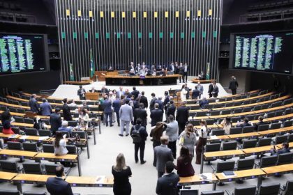 Câmara dos Deputados aprova urgência para 18 propostas e permite votação direta no Plenário