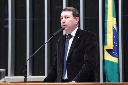 Câmara aprova substitutivo que institui a PLIMU para integrar municípios e universidades e atender cidades de até 50 mil habitantes