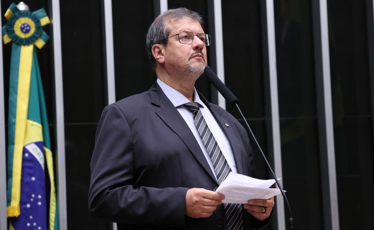 Câmara aprova proposta que institui classificação de plásticos em produtos fabricados, importados e comercializados no Brasil
