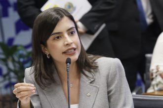 Câmara aprova relatório que equipara misoginia ao racismo e prevê penas de reclusão e multa