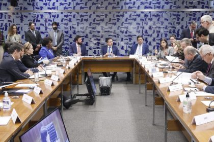 Hugo Motta convoca reunião de líderes partidários para pautar projetos na Câmara na terça-feira (30)