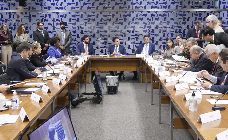 Hugo Motta convoca reunião de líderes partidários para pautar projetos na Câmara na terça-feira (30)