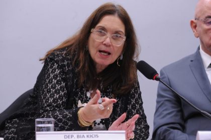 CCJ aprova proposta que cria ações de conscientização sobre fibromialgia e estabelece campanha Maio Roxo
