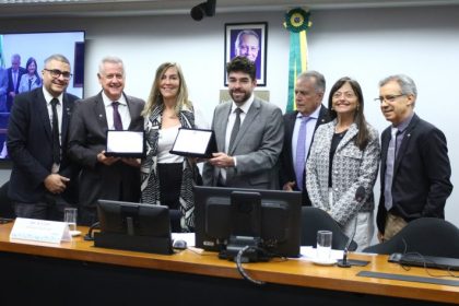 Deputados e pesquisadores defendem prioridade a estudos clínicos da polilaminina para lesão medular