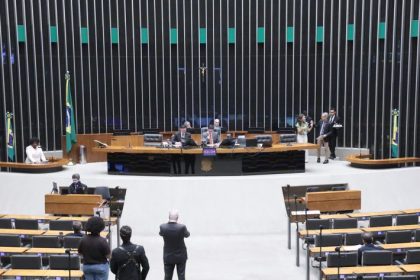 Câmara aprova inclusão da robótica educacional como atividade optativa em toda a rede de ensino e reconhece como esporte de competição