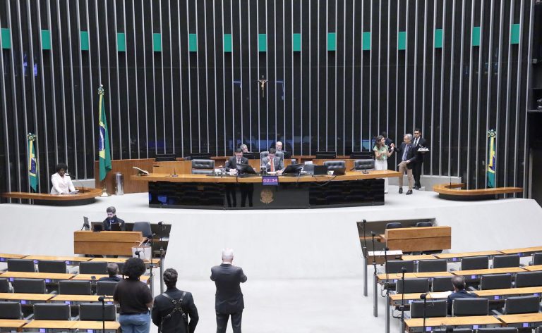 Câmara aprova inclusão da robótica educacional como atividade optativa em toda a rede de ensino e reconhece como esporte de competição