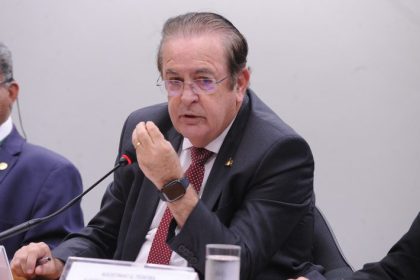 Empregados e aposentados dos Correios seguem pagando desconto de 24% para cobrir rombo do Postalis após perdas atribuídas ao BNY Mellon