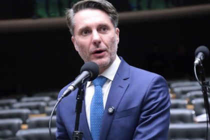 Câmara aprova política nacional para pessoas com transtornos do neurodesenvolvimento e prevê adaptações em provas e avaliações