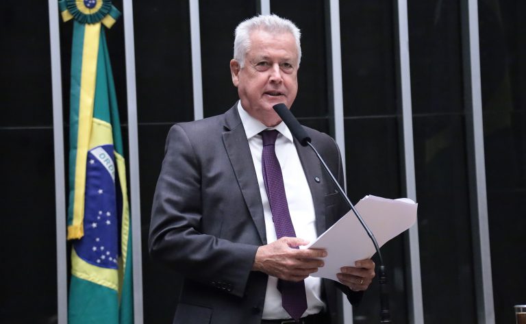 Câmara aprova projeto que amplia proteção da indústria nacional em licitações e define política industrial
