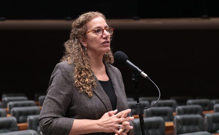 Câmara aprova redução do prazo do drawback do cacau estrangeiro para seis meses e encaminha MP ao Senado