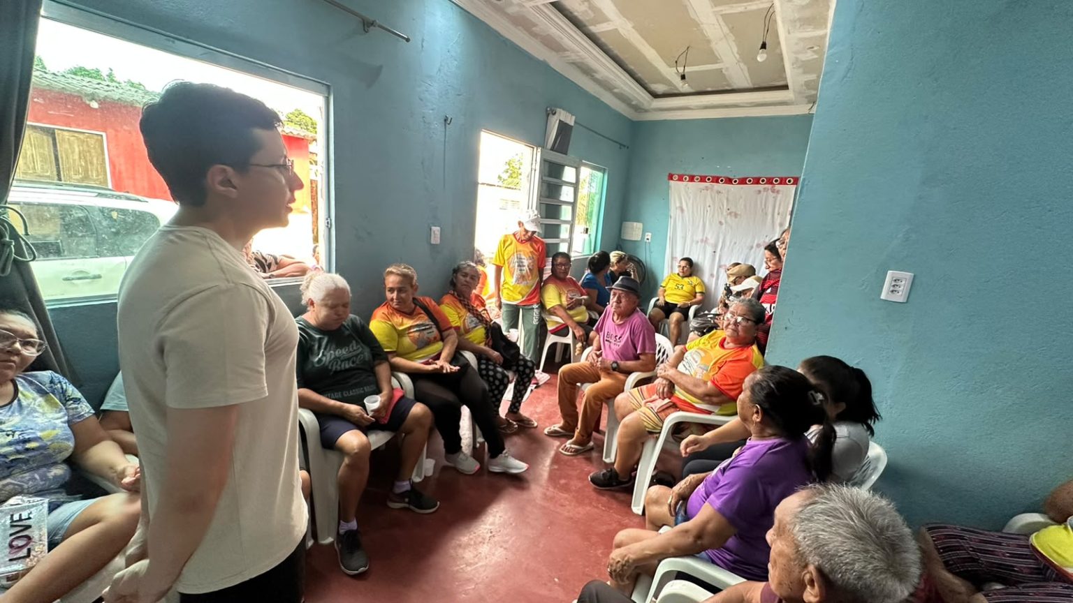 Prefeitura de Manaus realiza palestra do programa Conecta Manaus 60+ sobre internet segura para idosos na zona Norte