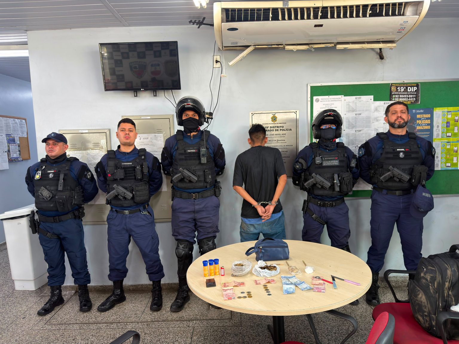 Guarda Municipal de Manaus prende dois homens por tráfico de drogas na zona Oeste durante patrulhamento