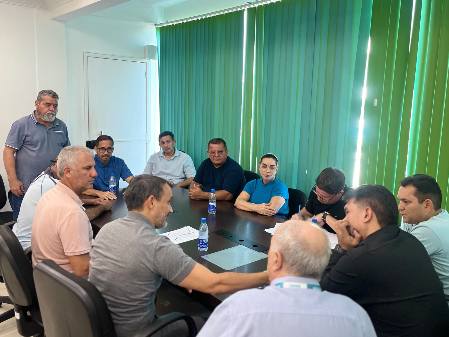 Prefeitura de Manaus discute modernização do transporte complementar e renovação da frota com cooperativas