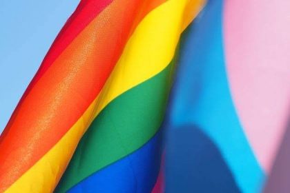 Discriminação contra pessoas LGBTI no mercado de trabalho gera perdas salariais e aumenta desemprego