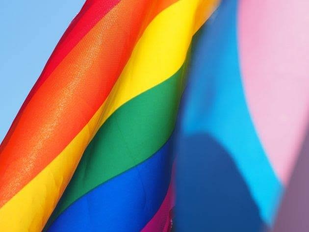Discriminação contra pessoas LGBTI no mercado de trabalho gera perdas salariais e aumenta desemprego