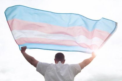 Dados mostram que pessoas trans e travestis seguem excluídas do mercado de trabalho e vulneráveis à violência no Brasil