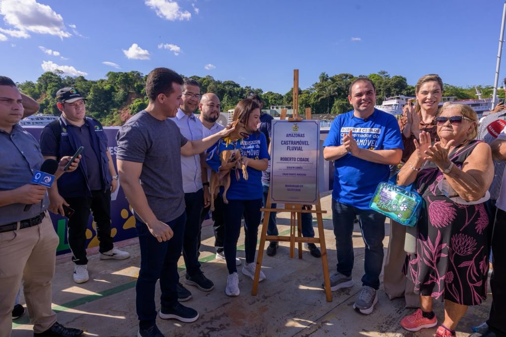Governo do Amazonas inaugura primeiro Castramóvel Fluvial para atendimento veterinário às comunidades ribeirinhas e castração gratuita