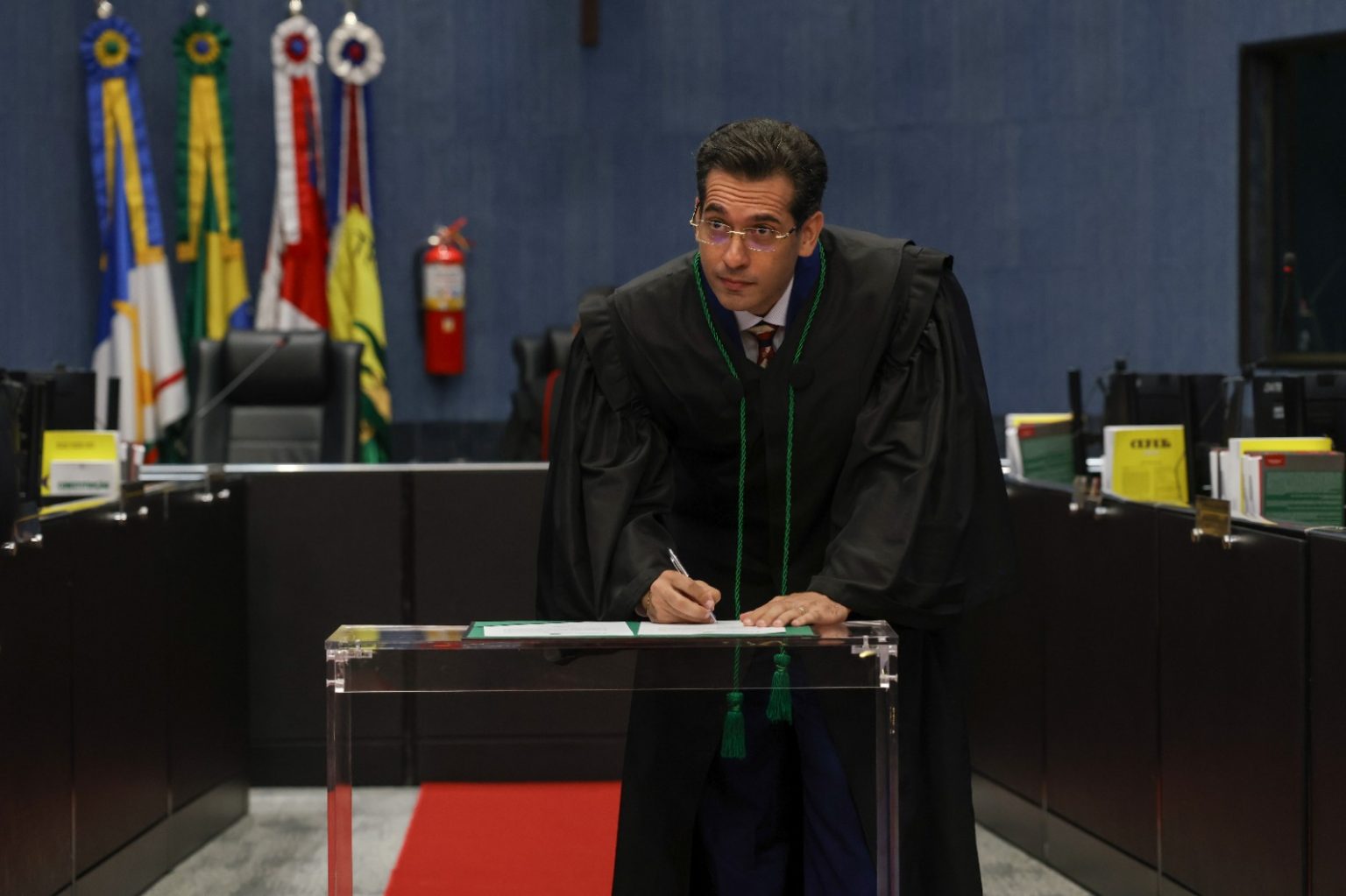 Juiz do trabalho João Alves de Almeida Neto toma posse como titular da Vara do Trabalho de Lábrea em cerimônia no TRT-11