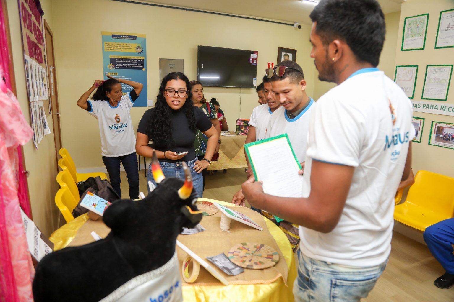 Projeto Círculo de Leitura e Escrita na EJA atende 7.380 alunos da rede municipal de Manaus