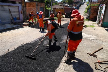 Prefeitura de Manaus inicia programa Manaus que a Gente Cuida e faz manutenção asfáltica no Jorge Teixeira