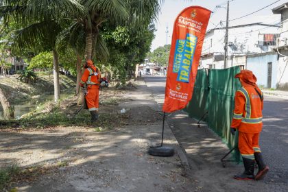 Prefeitura de Manaus faz capinação e podagem no igarapé do Passarinho entre Terra Nova e Monte das Oliveiras
