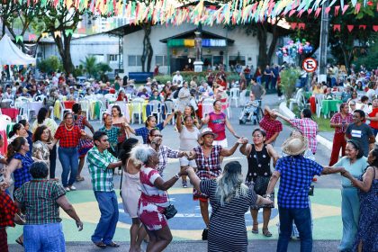Arraiá Doutor Thomas reúne idosos, familiares e comunidade em celebração junina em Manaus
