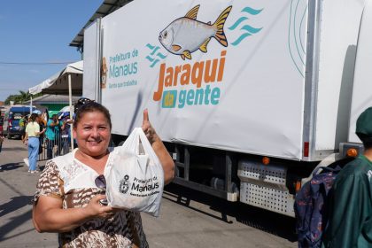 Prefeitura de Manaus distribui 12 toneladas de peixes no programa Jaraqui da Gente no bairro Redenção