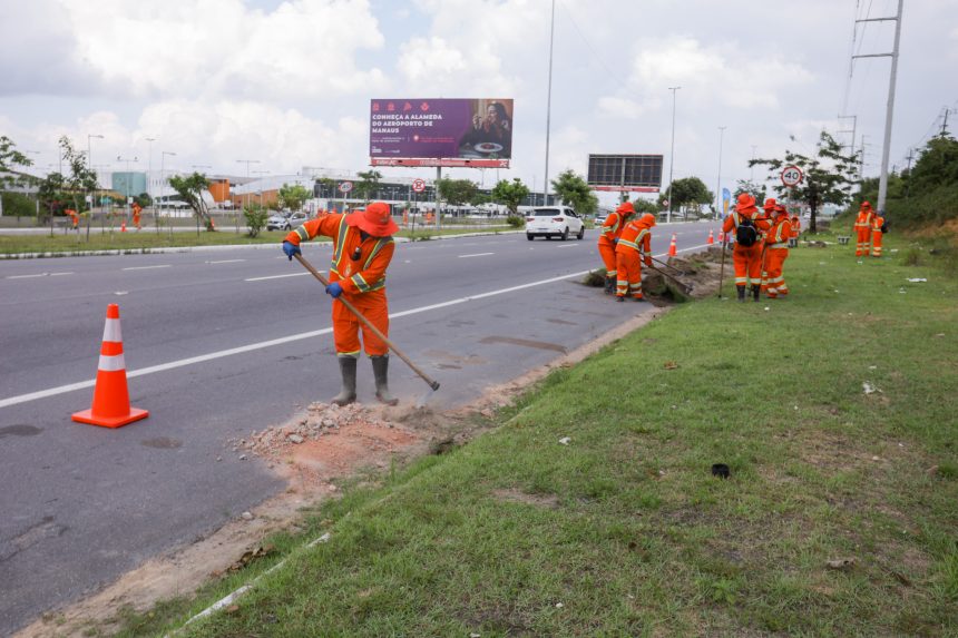 Prefeitura de Manaus intensifica limpeza urbana em Manaus com 13 frentes e mais de 1.250 servidores