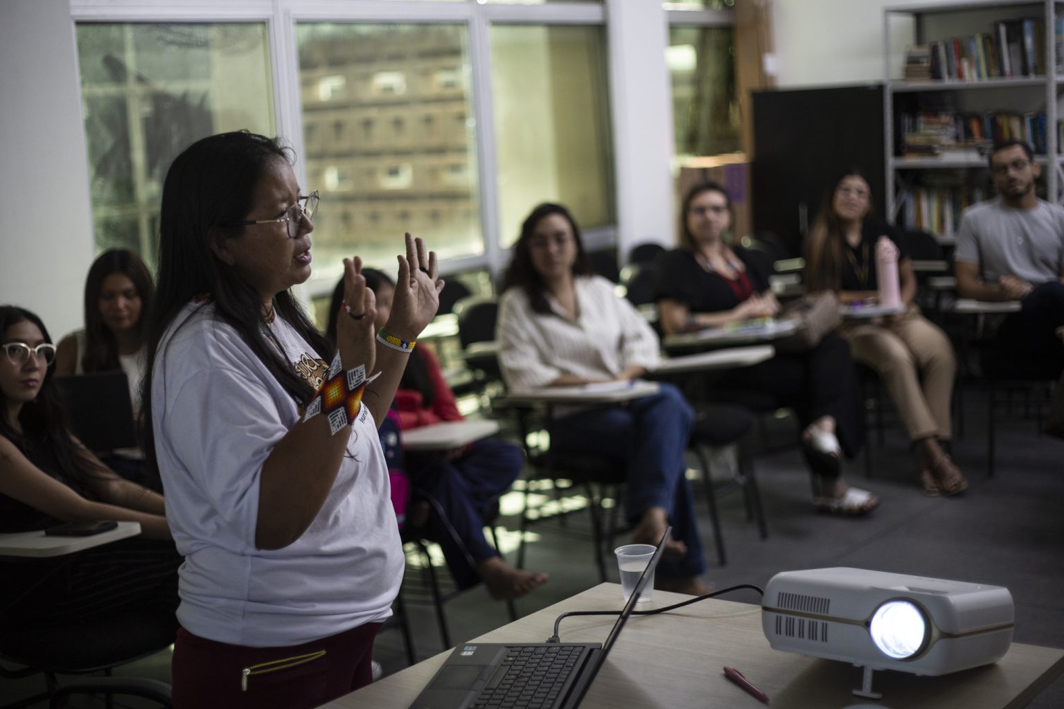 Curso Gênero em Foco qualifica profissionais para atendimento a mulheres indígenas em Manaus