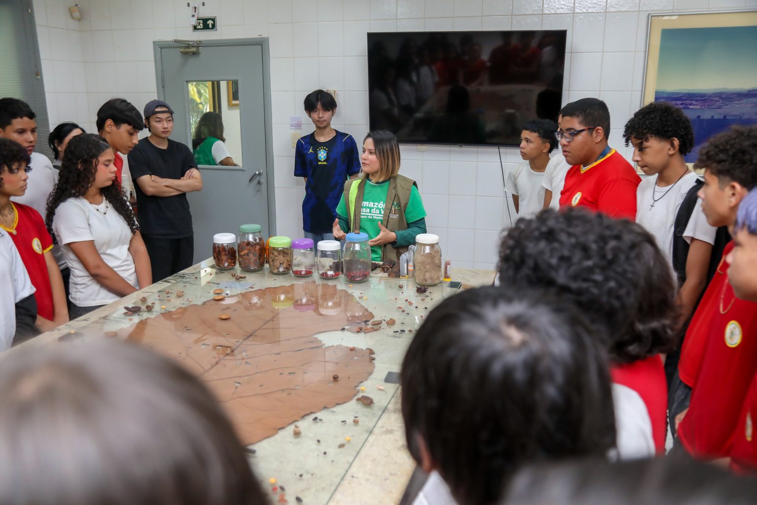 Projeto Academia Ambiental reúne 80 alunos em atividades sobre preservação da Amazônia em Manaus