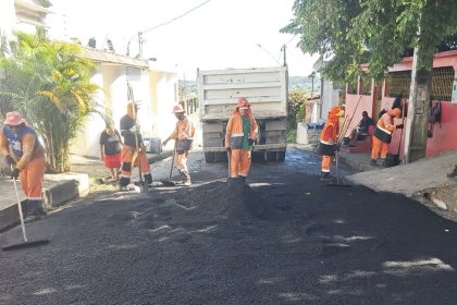 Recuperação asfáltica avança na rua Pio XII no Colônia Terra Nova em Manaus