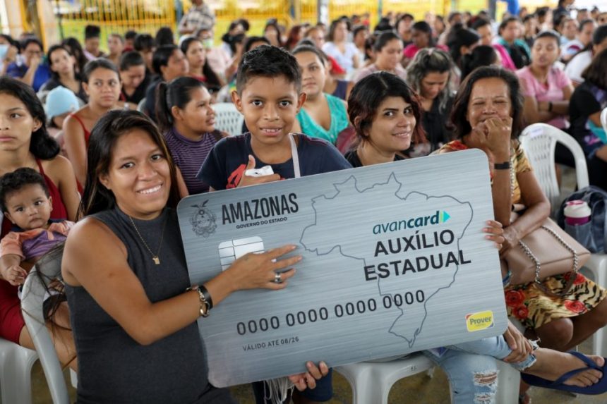 Auxílio Estadual movimenta R$ 270 milhões no primeiro semestre de 2026 e beneficia 300 mil famílias